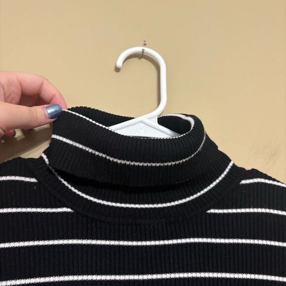 Chicos Women’s Black White Stripe Lightweight Turtleneck Sweater Size 1/Medium/8 - Picture 4 of 7